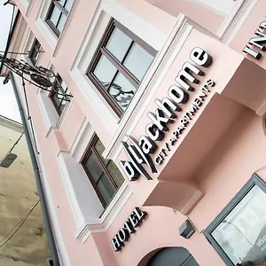 Blackhome Boutique I Contactless Check-in Austria